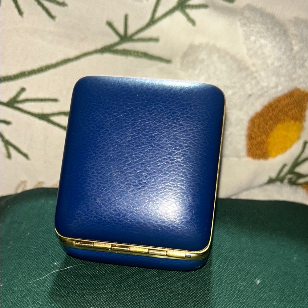 Vintage Travel Winding Alarm Clock with Gold Accents - Picture 4 of 9